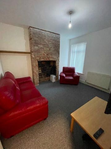 1 bedroom in a house share to rent - Photo 2
