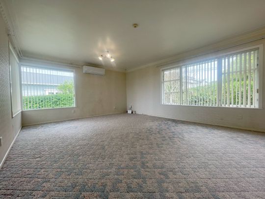 Sunny cozy two bedroom unit in a sought-after Royal Oak. - Photo 1