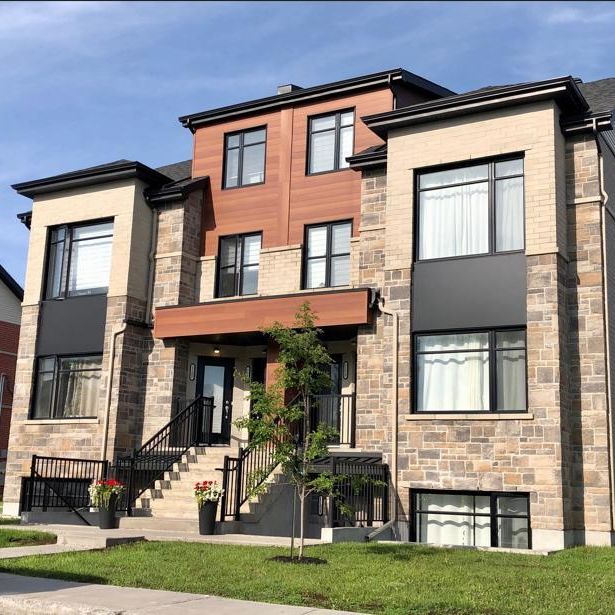 **DISPONIBLE!** SUPERBE 4,5 TRIPLEX LAVAL avec stationnement (Ste-Rose/Champfleury) - Photo 1