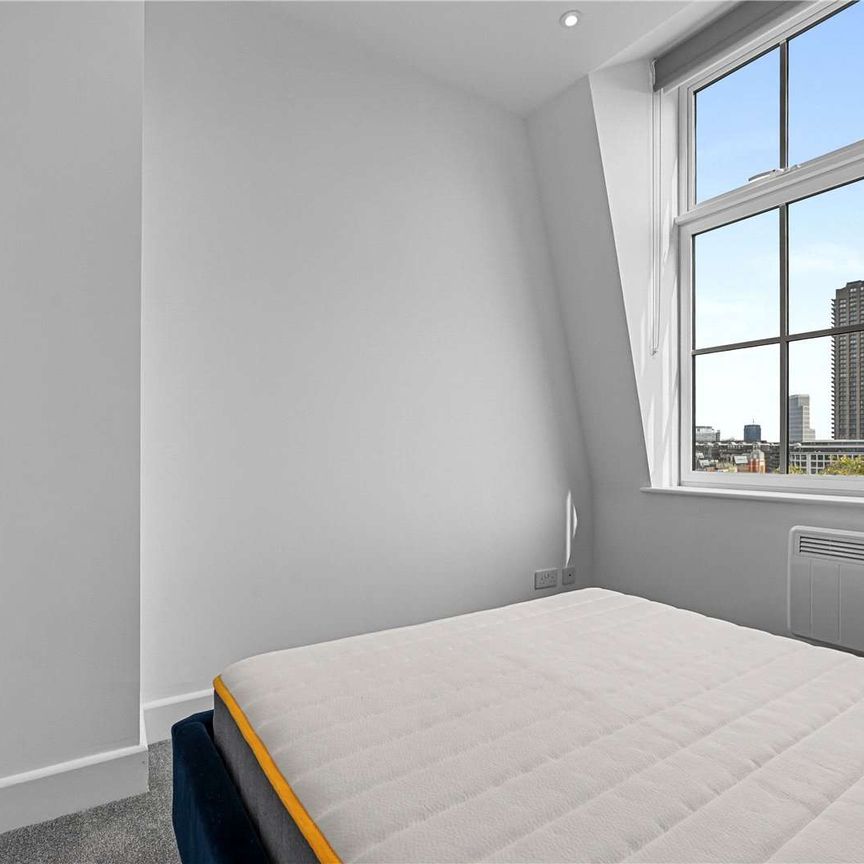 A recently refurbished three bedroom split level apartment in a convenient City location - Photo 1
