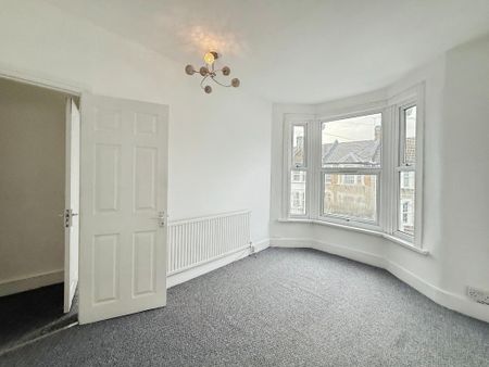 3 bedroom flat to rent - Photo 2