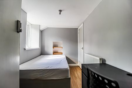 Queen Street, Treforest, Pontypridd - Photo 2