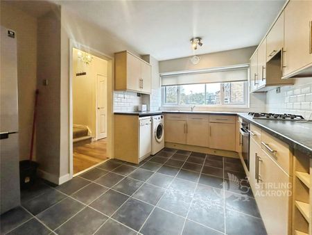 Longleat Square, Farnborough, Hampshire, GU14 7EE - Photo 5