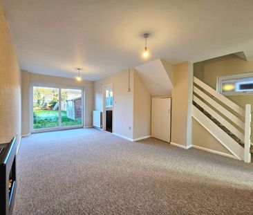 Giles Cox, Gloucester - Photo 3