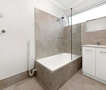 Spacious 2 Bedroom Apartment In Great Location! - Photo 1