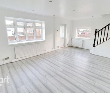 3 bedroom end of terrace house to rent - Photo 5