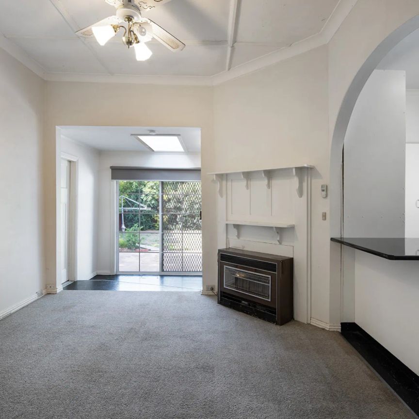 5 White Street, Kennington. - Photo 1