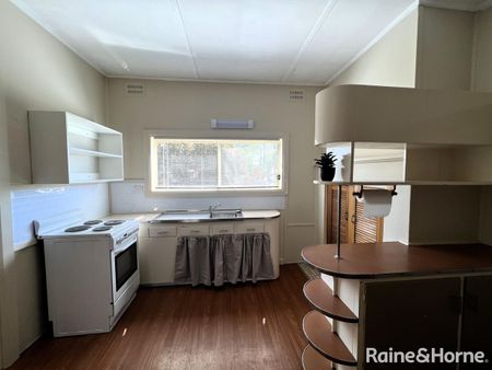 Neat and Tidy 3 Bedroom House - Photo 5