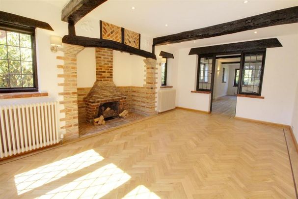 5 bedroom detached house to rent - Photo 1