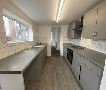 2 Bedroom End Terraced House To Rent - Photo 1