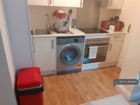 2 bedroom flat to rent - Photo 5