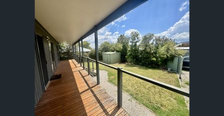 Modern 2-Bedroom Austam-Style Home - Photo 2