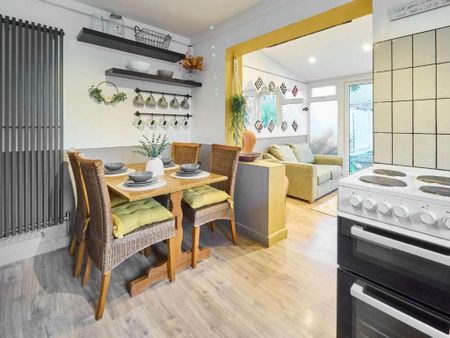 2 bedroom semi-detached house to rent - Photo 3