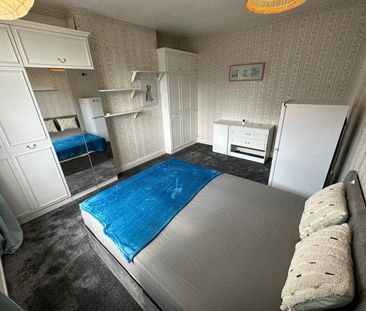 Room in a Shared Flat, Kingsmere Park, NW9 - Photo 1