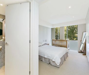 Modern 2-Bedroom Apartment in the Heart of Braddon - Photo 4