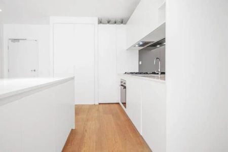 “Executive 1-Bedroom Apartment with privte access to unit” - Photo 2