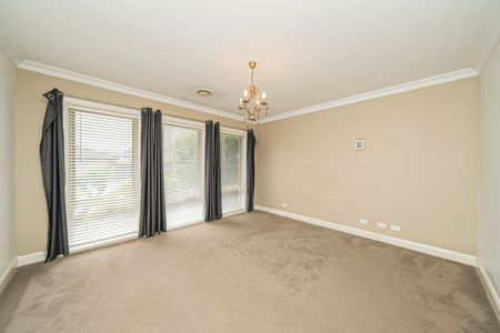 Contemporary Family Home in the Heart of Berwick - Available now - Photo 2