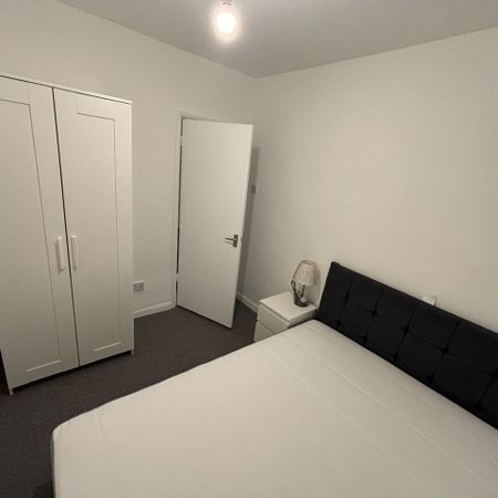 2 Bed Flat, Radbourne Road, SW12 - Photo 4