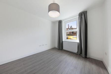 3 bedroom flat to rent - Photo 4