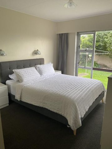 Sunny In Stoke - Photo 2