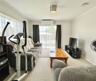 Charming 2-Bedroom Home In Clouston Park! - Photo 2