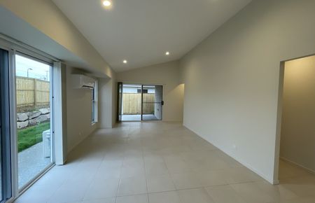 Bright and Beautiful Family Home - Photo 3