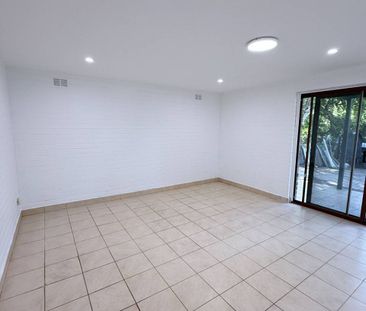 Renovated Spacious 2B2B on House whole level Bills included - Photo 1