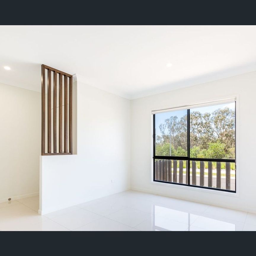 TOWNHOUSE IN ECCO RIPLEY ESTATE! - Photo 1