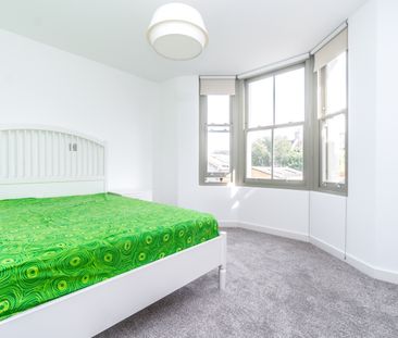 2 Bed Flat, Mildenhall Road, E5 - Photo 2