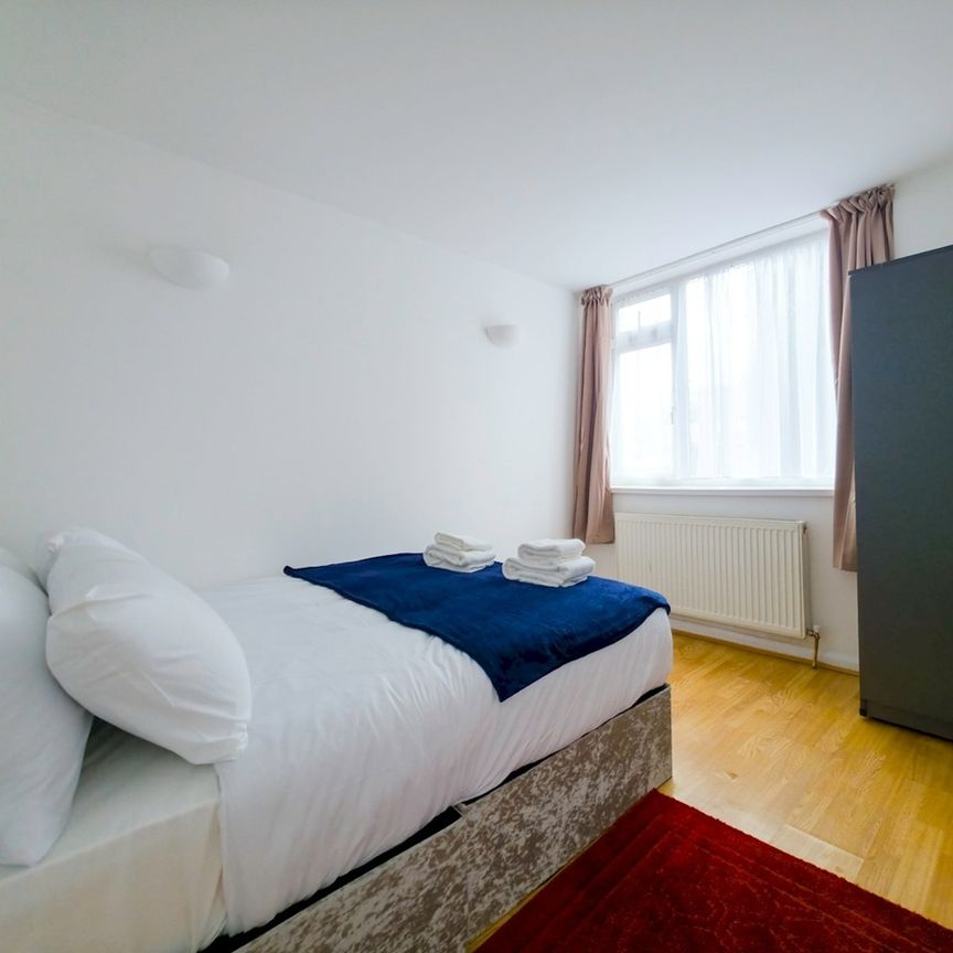 4 Bed Flat, Johnson Street, E1 - Photo 1