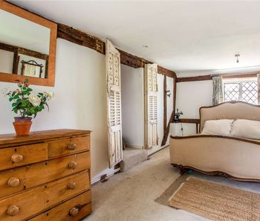 Character cottage situated in sought after village - Photo 6