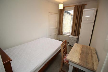 4 bedroom terraced house to rent - Photo 5