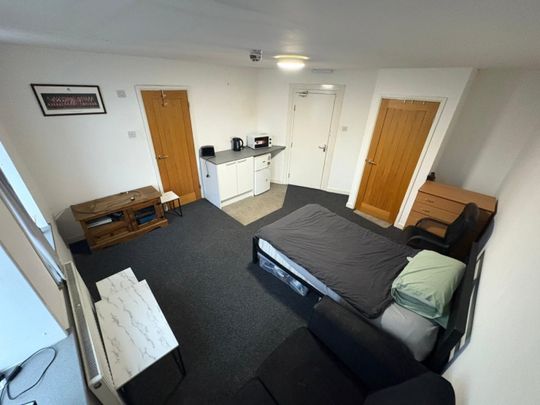 1 bed Studio - To Let - Photo 1