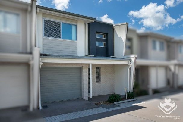 3 Bed Townhouse with courtyard - Photo 1