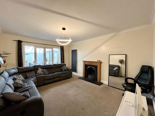 4 bedroom detached house to rent - Photo 1