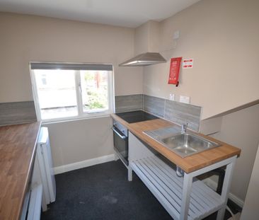 6 bed End Terraced House for Rent - Photo 4