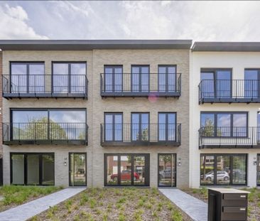 Instapklaar 2-slaapkamerappartement met carport - Photo 2