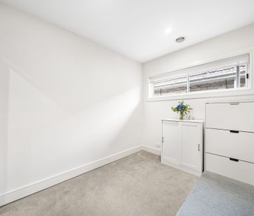 Stunning Spacious Family Home! - Photo 3