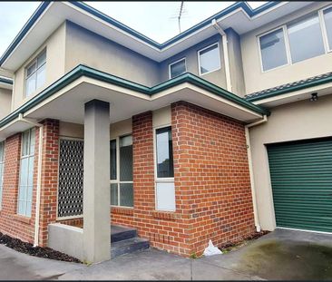 MODERN & LUXURIOUS RESIDENCE - Photo 6