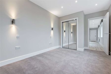 A stylish apartment in central Sevenoaks, finished to a very high specification throughout. - Photo 2