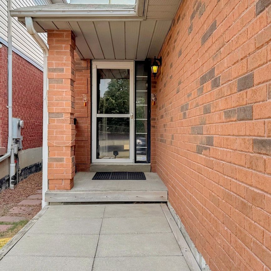 For Lease - 138 Andona Crescent, Toronto, Ontario - Photo 1