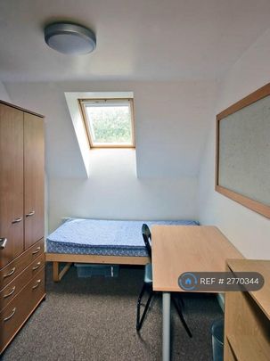 4 bedroom flat to rent - Photo 1