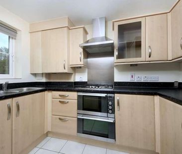 Gilbert White Close, UB6 - Photo 4