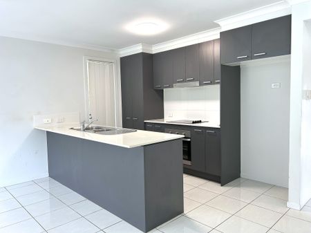 Modern 3 Bedroom Home! - Photo 2