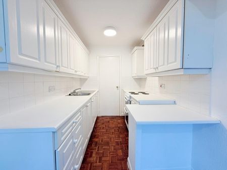 2 Bed Flat, The Mount, M7 - Photo 4