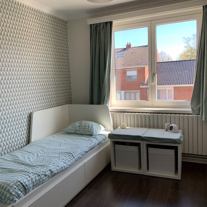 Mooie bel-etagewoning in rustige buurt met 3 slpks., tuin en ruime garage - Photo 1