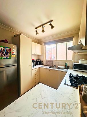 Spacious & Energy-Efficient 3-Bedroom Home near Penrith CBD - Photo 1