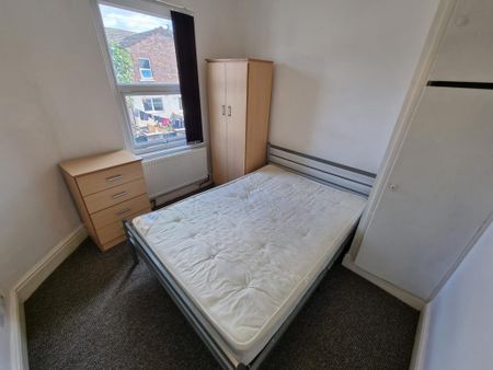 4 bedroom terraced house to rent - Photo 4