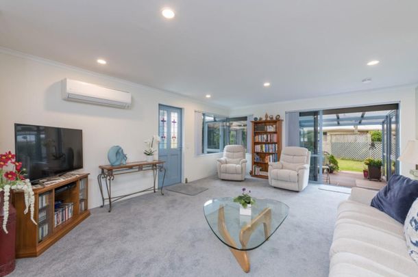 Large Village Charmer - Photo 1