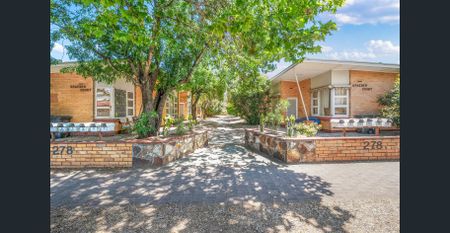Bright, Comfortable Unit Living in Leafy Clarence Park - Photo 5
